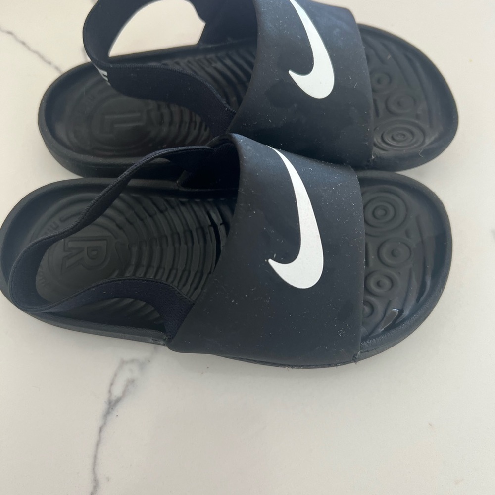 Black Nike toddler 9c sandals